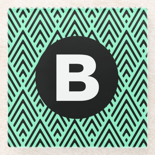 Minzgrünes trendiges Chevron-Muster Monogramm Glasuntersetzer (Vorderseite)