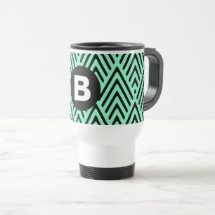 Minzgrünes trendiges Chevron-Muster-Monogramm Reisebecher