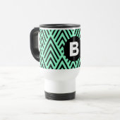 Minzgrünes trendiges Chevron-Muster-Monogramm Reisebecher (Vorderseite Links)