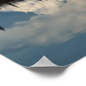 Mirror Lake Horizon mit Forest & Snowy Mountains Poster (Ecke)