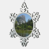 Mirror Lake II im Yosemite-Nationalpark Schneeflocken Zinn-Ornament (Rechts)