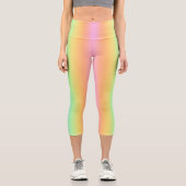 Mirrored Pastel Rainbow Vertical Strip Gradient Capri Leggings (Vorderseite)