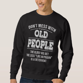 Misch dich nicht mit alten Leuten, die im Gefängni Sweatshirt