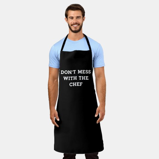 Misch dich nicht mit der schwarzen Schürze des Koc (Getragen)