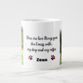 Misch dich nicht mit meinem Hund und meinem Person Jumbo-Tasse (Vorderseite)