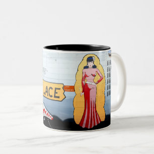 Miss Lace B-24 Nose Art (Vintage Rumpf) Zweifarbige Tasse