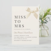 Miss to Mrs Coquette Bow Bridal Shower Einladung (Stehend Vorderseite)