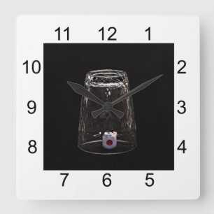 Missing Impossible Quadratische Wanduhr