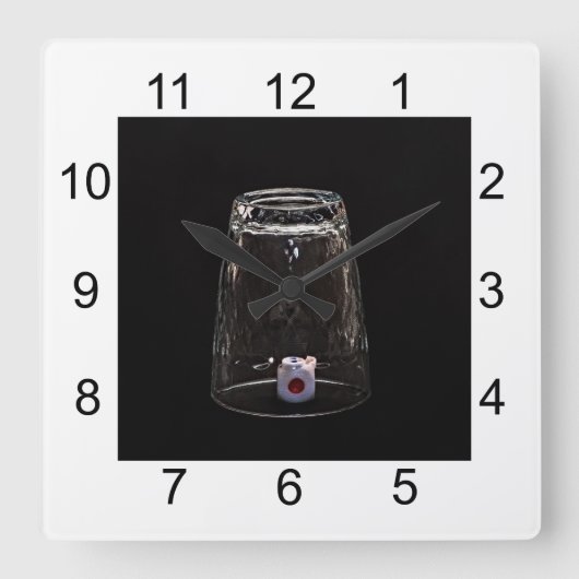 Missing Impossible Quadratische Wanduhr (Vorderseite)