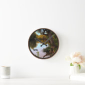 Missouri Shoal Creek Dusk Photo Monogram  Runde Wanduhr (Zuhause)