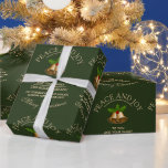Mistletoe Bells Christmas Geschenkpapier<br><div class="desc">Mistletoe Bells Weihnachtswrapping Paper. Das elegante Papierdesign,  dieses Verpackungspapier wird Ihre Freunde und Familie beeindrucken.</div>