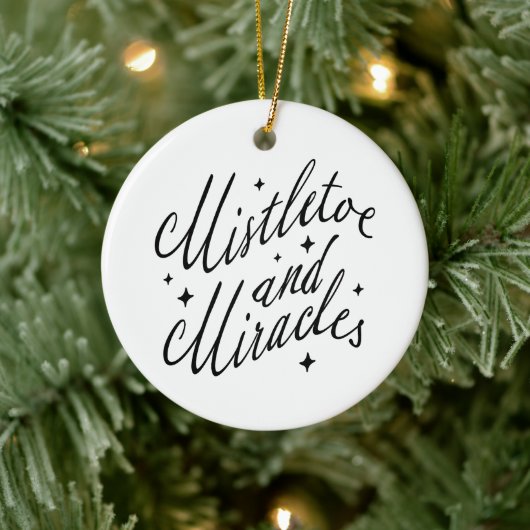 Mistletoe & Miracles Whimsical Christmas-Rundform Keramik Ornament (Baum)