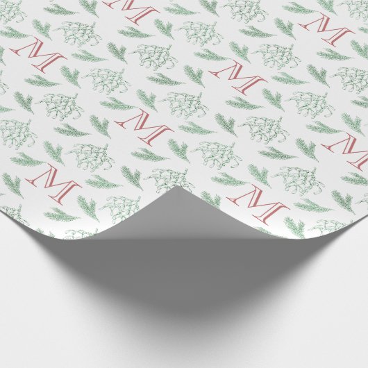 Mistletoe und Pine mit Monogram Christmas Red Geschenkpapier (Ecke)