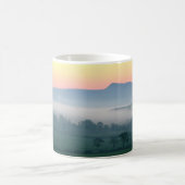 Mistral am Morgen auf der Hadrians Wall Kaffeetasse (Mittel)
