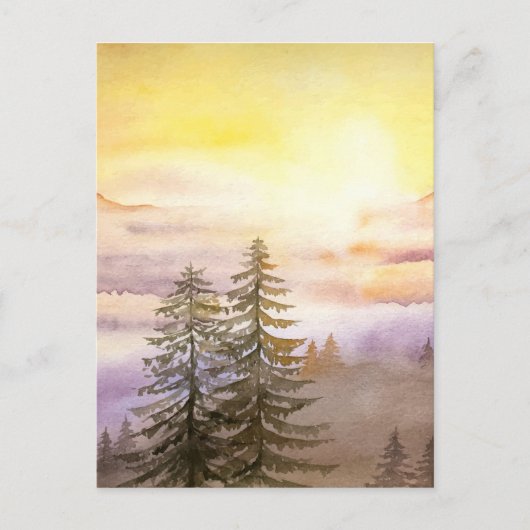 Mistreiche Berge mit Kiefern Postkarte (Vorderseite)
