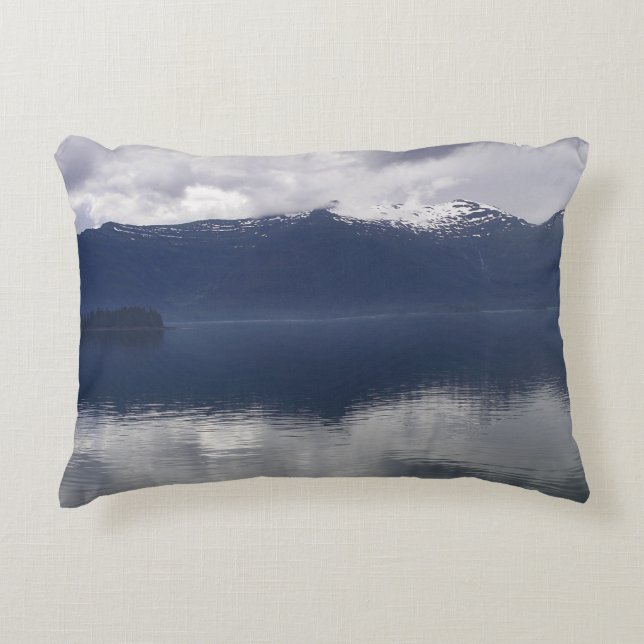 Misty Alaskan Sea in Shades of Blue Dekokissen (Vorderseite)