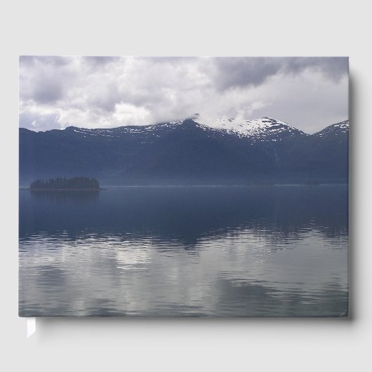 Misty Alaskan Sea in Shades of Blue Gästebuch (Vorderseite)