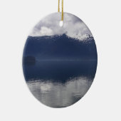 Misty Alaskan Sea in Shades of Blue Keramikornament (Rechts)