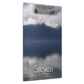 Misty Alaskan Sea in Shades of Blue Klemmbrett (Rechts)