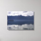 Misty Alaskan Sea in Shades of Blue Leinwanddruck (Vorderseite)