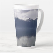 Misty Alaskan Sea in Shades of Blue Milchtasse (Rechte Ecke)