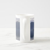 Misty Alaskan Sea in Shades of Blue Porzellantasse (Rückseite)