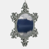 Misty Alaskan Sea in Shades of Blue Schneeflocken Zinn-Ornament (Links)