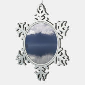 Misty Alaskan Sea in Shades of Blue Schneeflocken Zinn-Ornament (Rechts)