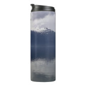 Misty Alaskan Sea in Shades of Blue Thermosbecher (Nach rechts gedreht)