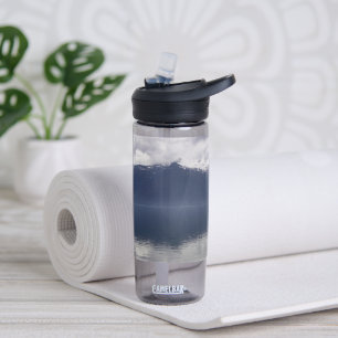 Misty Alaskan Sea in Shades of Blue Trinkflasche