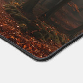 Misty Autumn Forest Path Schreibtischunterlage (Ecke)