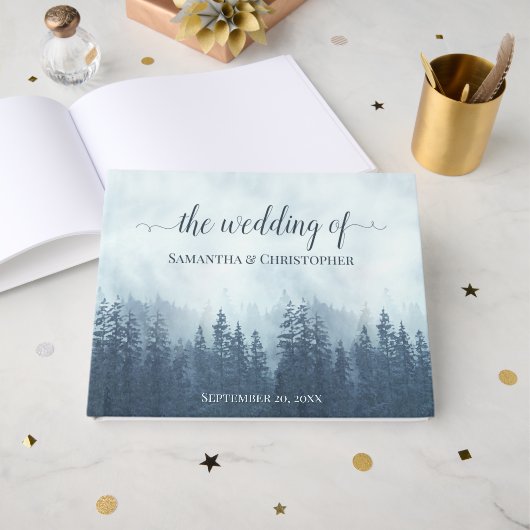Misty Blue Mountains & Pines Rustikale Hochzeit Gästebuch (Vorderseite Offen)