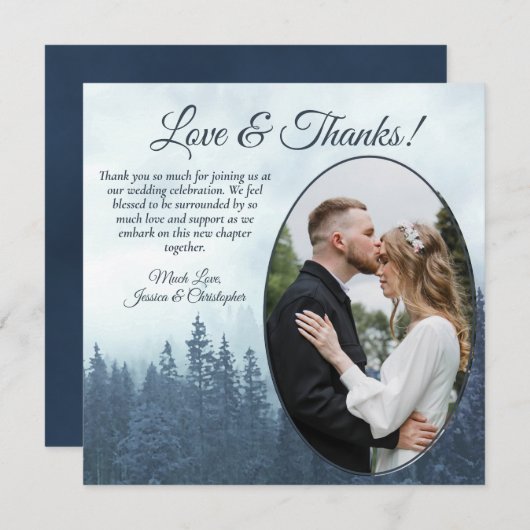 Misty Blue Pine Trees Rustic Wedding Oval Foto Dankeskarte (Vorne/Hinten)