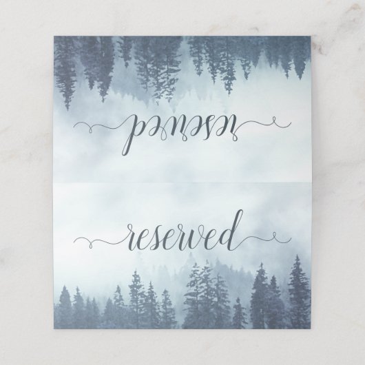Misty Blue Pine Trees Rustic Wedding vorbehalten Platzkarte (Außenseite Aufgefaltet)