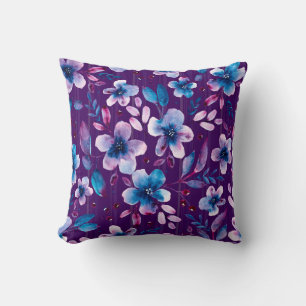 Misty Blue und Magenta Floral on Violet Artistic Kissen
