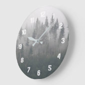 Misty Evergreen Forest Landscape Große Wanduhr (Winkel)