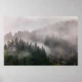 Misty Forest in den Bergen Poster (Vorne)