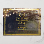 Misty Forest Lights Elegante Moderne Hochzeit Gold Folieneinladung (Vorderseite)