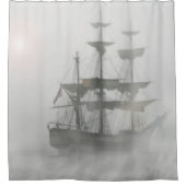 Misty Gray Foggy Alte oder Piratenschiff Art Duschvorhang (Vorderseite)