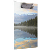 Misty Lake Trees Reflection Ruhige Lage Foto Klemmbrett (Rechts)