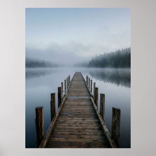 Misty Lake Wooden Pier Calm View Poster (Vorne)
