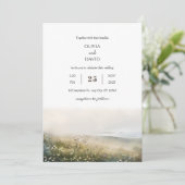 Misty Morning Coastal Meadow View Beach Hochzeit Einladung (Stehend Vorderseite)