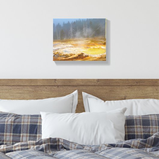 Misty Morning Geyser: Ein Yellowstone Wunderland Leinwanddruck (Insitu (Schlafzimmer))