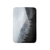 Misty Mountain Forest: Landschaftliche Landschafts Badematte (Vorderseite Vertikal)
