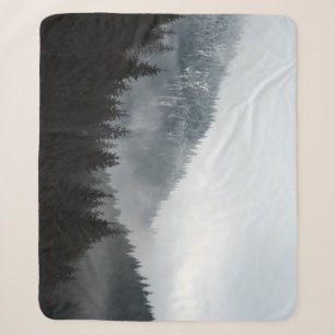 Misty Mountain Forest: Landschaftliche Landschafts Sherpadecke