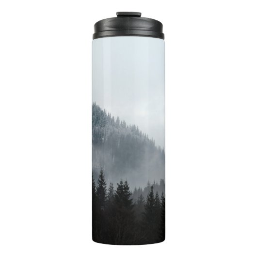 Misty Mountain Forest: Landschaftliche Landschafts Thermosbecher (Vorderseite)