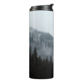 Misty Mountain Forest: Landschaftliche Landschafts Thermosbecher (Nach links gedreht)