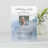 Misty Mountain Pine Tree Celebration of Life Foto Einladung (Stehend Vorderseite)