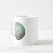 Misty Mountain Valley: Eine ruhige Wildnis-Flucht Kaffeetasse (Vorderseite Links)