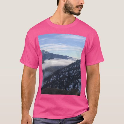 Misty Mountains Graphic T-Shirt (Vorderseite)